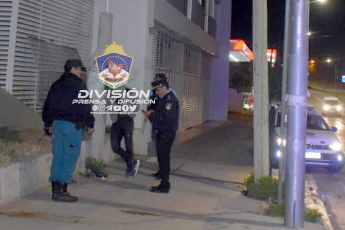 Rápido accionar policial demoró a un malhechor tras herir con un arma blanca e intentar robar un celular