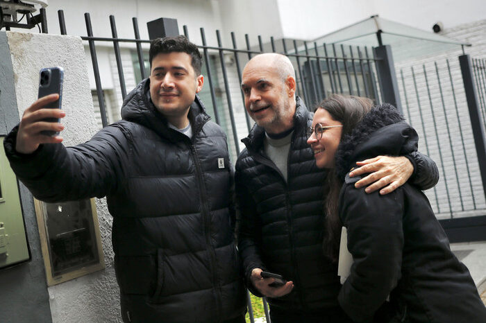 Rodríguez Larreta compartió un café con vecinos de Villa Devoto