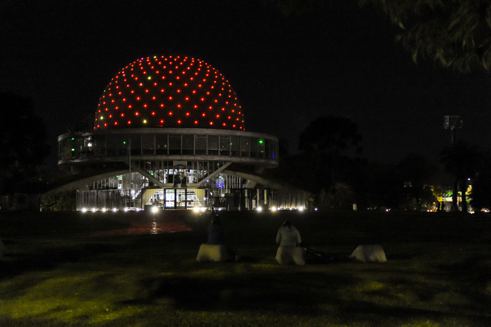 Se iluminan monumentos por el Día Mundial del ACV