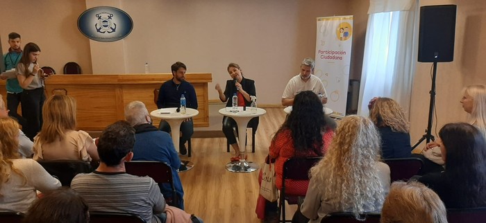 Reunión de vecinos y vecinas de Constitución con Soledad Acuña