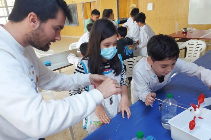 Más de 670 estudiantes participaron de los talleres de ciencia «Vos y la energía»