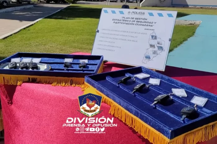 Entrega de Móviles y Equipamiento a Unidades Policiales