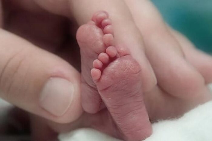 "Mamá canguro", el método más aconsejado por la OMS para estabilizar a los bebés prematuros