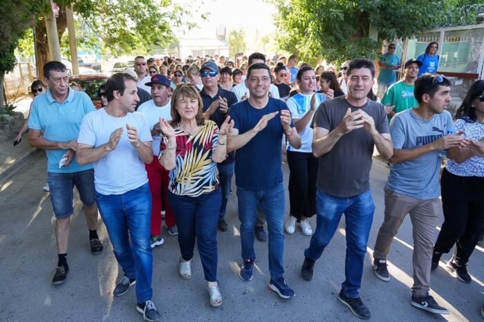 Koopmann desembarcó con las caminatas en los barrios capitalinos