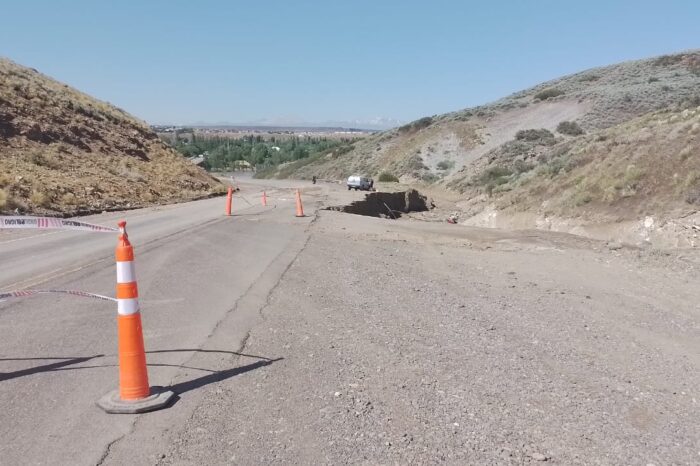 Las Lajas: se erosionó parte de un terraplén sobre la Ruta Nacional 40