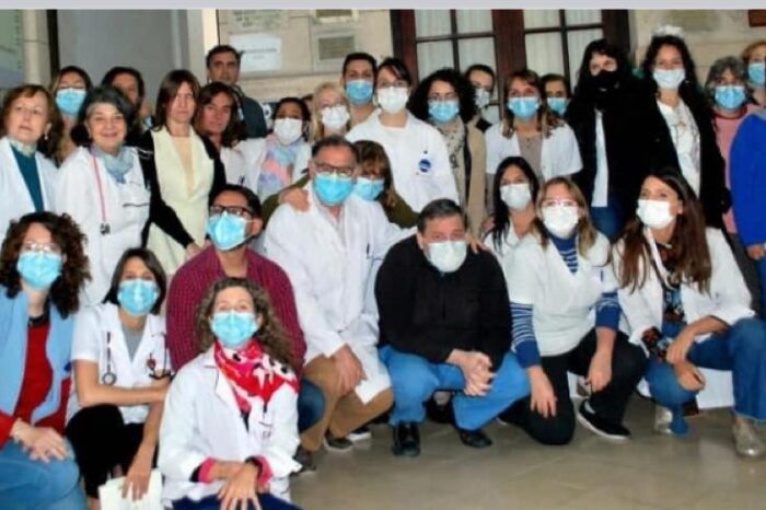 La comunidad médica platense marcha al Ministerio de Salud