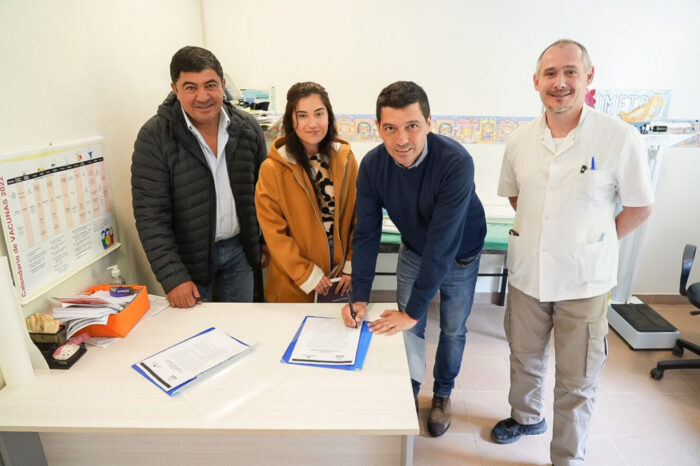 Koopmann entregó aporte para obras de mejoramiento del centro de salud de Traful