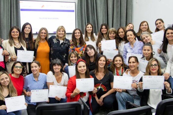 Más de 30 mujeres empresarias de Neuquén se capacitaron en negociación