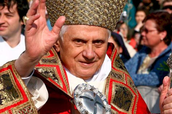 Murió Benedicto XVI, el Papa que con su renuncia abrió paso a Francisco