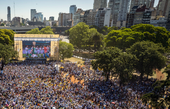 La Ciudad vuelve a tener tres pantallas gigantes en Palermo, Caballito y Villa Soldati para ver Argentina - Países Bajos