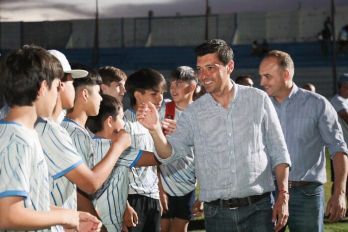 <strong>Koopmann inauguró la nueva iluminación en el estadio de la Asociación Deportiva Centenario</strong>