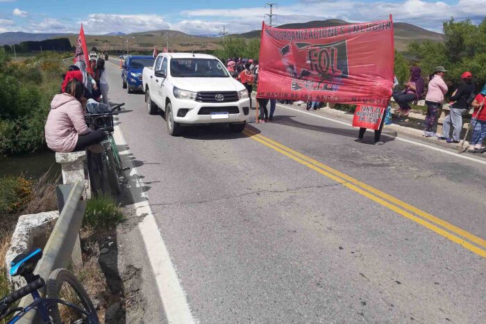 Tras un acuerdo con el intendente, se levantó el corte parcial sobre el Puente en el Río Curruhe