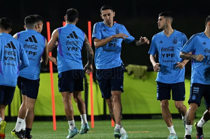 La línea de cinco y el factor Di María, los frentes abiertos de Scaloni