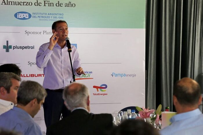 El Gobierno y las empresas celebraron el 115 º Aniversario del Descubrimiento del Petróleo