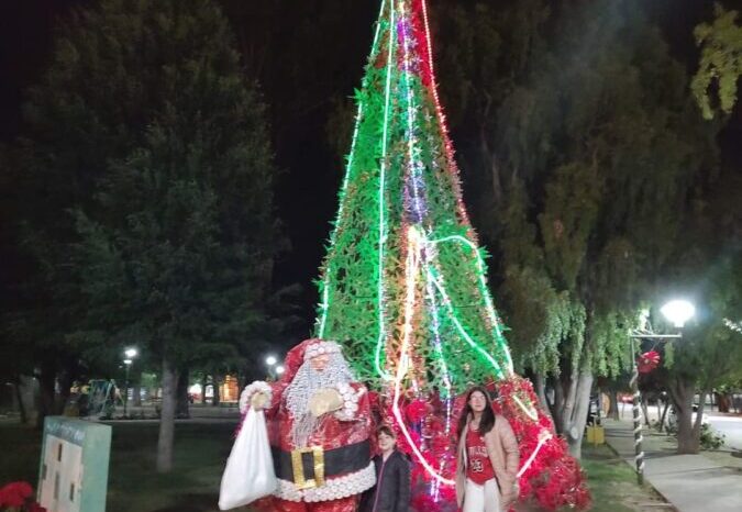 Inauguración de la Ornamentación Navideña y encendido del pino en la Plaza central