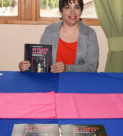 Daniel Segovia presentó su libro “RETRATO ALMICO” la Fusión de poesía en Consonancia con el mirar