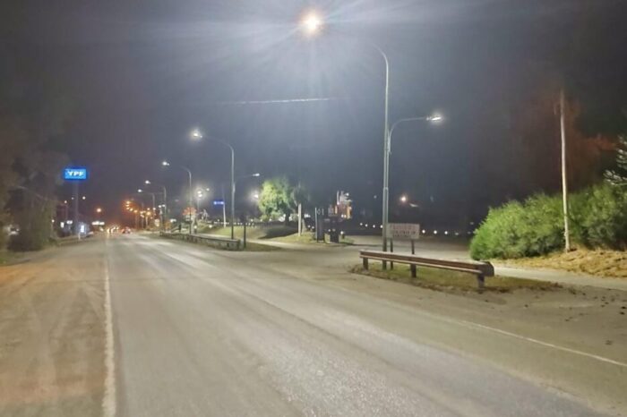 <strong>Colocan otras 100 luminarias Led en los accesos a Villa La Angostura</strong><strong>&nbsp;</strong>