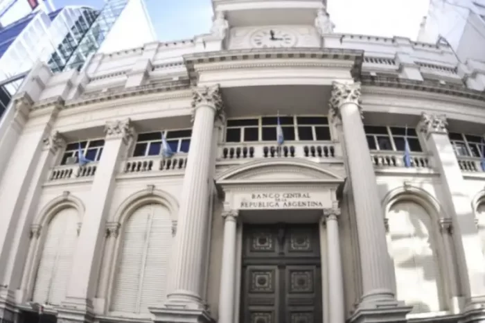 Tras el golpe de la inflación, el Central subirá el jueves las tasas de interés