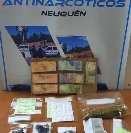 Personal del Departamento Antinarcóticos llevó a cabo allanamiento que permitieron desbaratar dos bocas de expendio de droga en distintos puntos de Neuquén capital