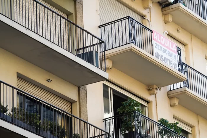 Desesperación por alquilar: no se consiguen propiedades y la gente ya reserva sin conocer su próxima casa