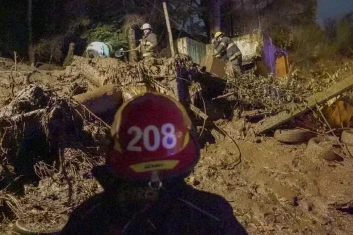 Deslave en Cerro Curruhuinca: intenso operativo para evacuar a personas afectadas en San Martín de los Andes