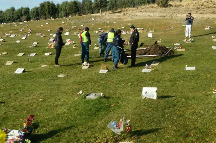 Tristeza: vandalizaron tumbas en el Cementerio Parque de Junín de los Andes
