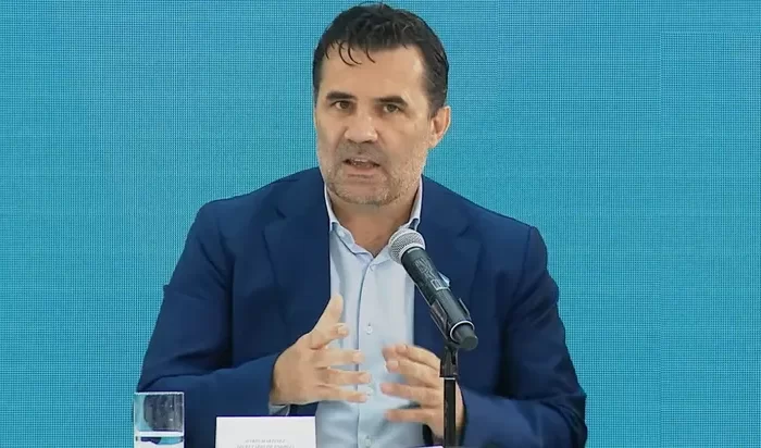 Darío Martínez: “El presidente pretende cercenar derechos laborales, precarizar y desproteger a los trabajadores”