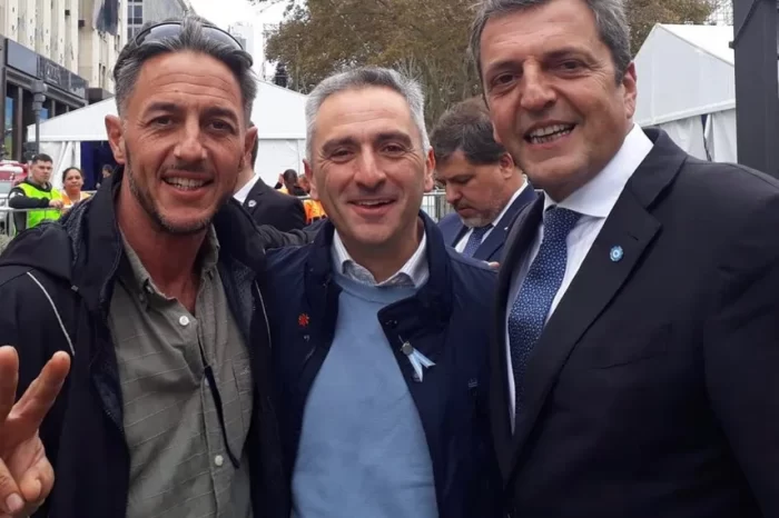 Quién es el hombre que le tiró un botellazo a Milei