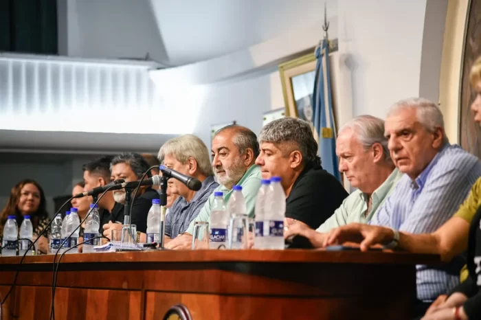 La CGT ratificó el paro del 24 en una reunión con regionales, pese al "reto" de Massa