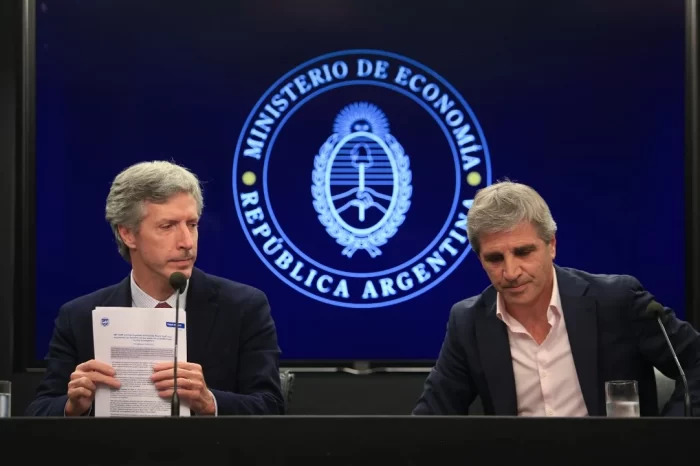 Caputo advirtió que si el Congreso no aprueba la ley ómnibus habrá medidas "más duras”