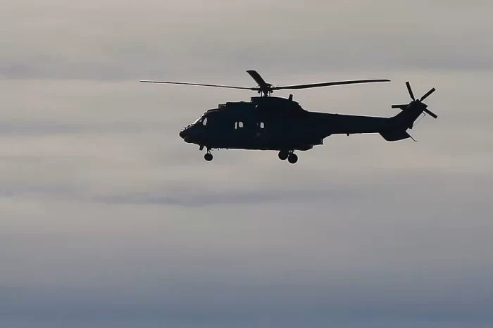 Reportan que helicóptero capotó en medio del Lago Ranco