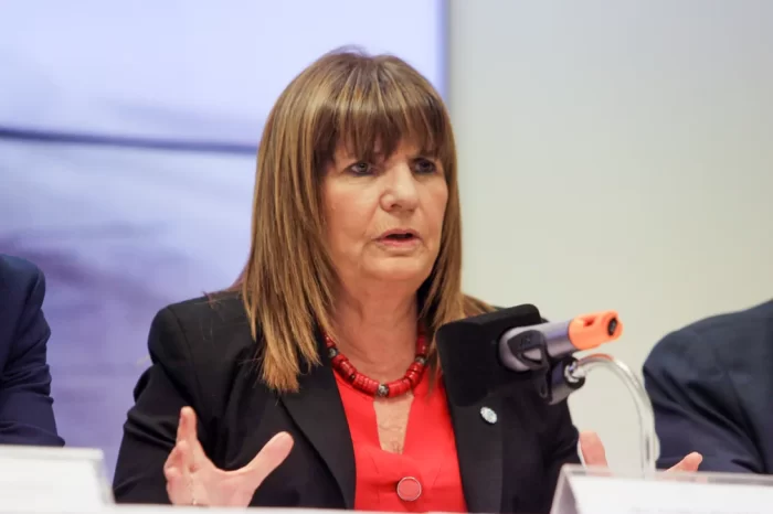 Bullrich anunció que Prefectura podrá usar todo tipo de armas de fuego
