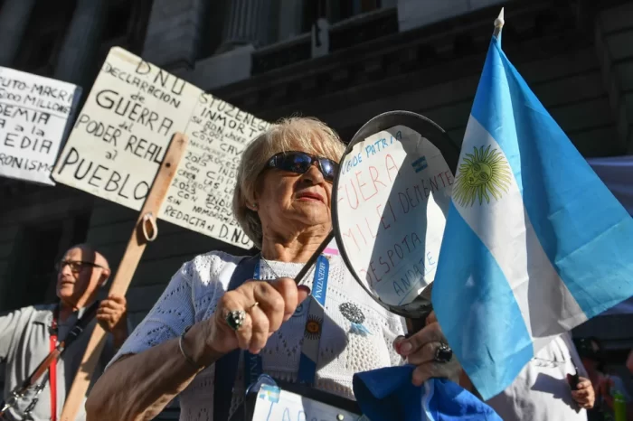 Jubilados y clase media, los grandes perdedores en el arranque del Gobierno de Milei