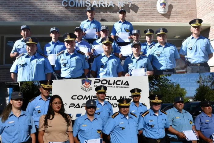 Actos de reconocimiento a efectivos policiales