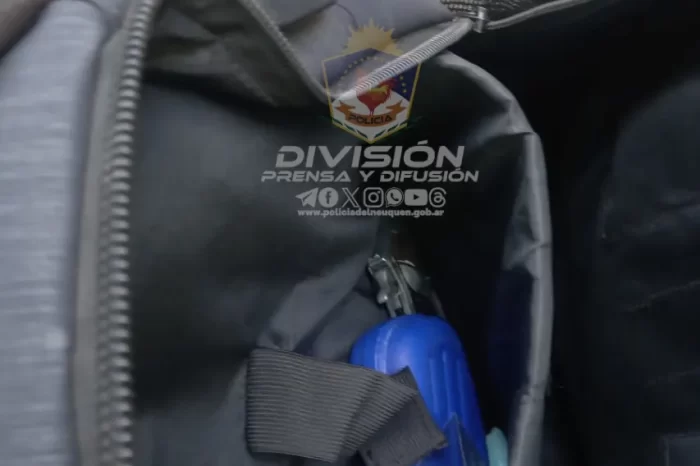 Dos demorados con un arma de fuego, los que se movilizaban a bordo de un a motocicleta