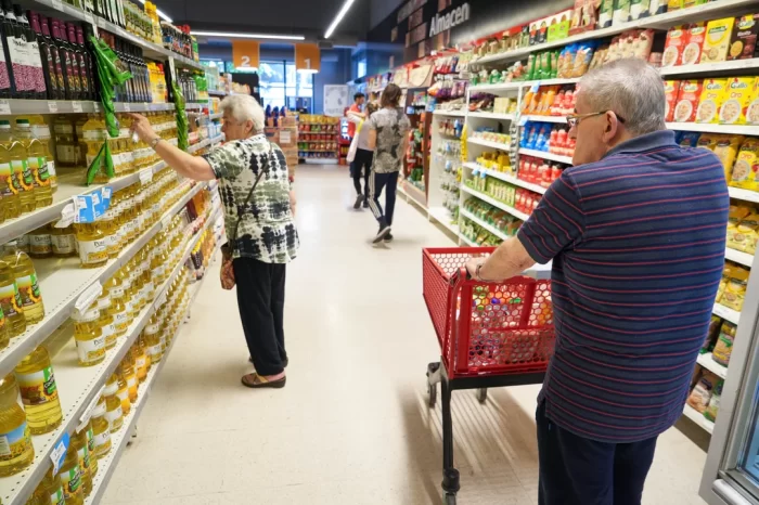 La inflación fue del 13,2% en febrero, menor a la esperada, y llegó al 276,2% anual