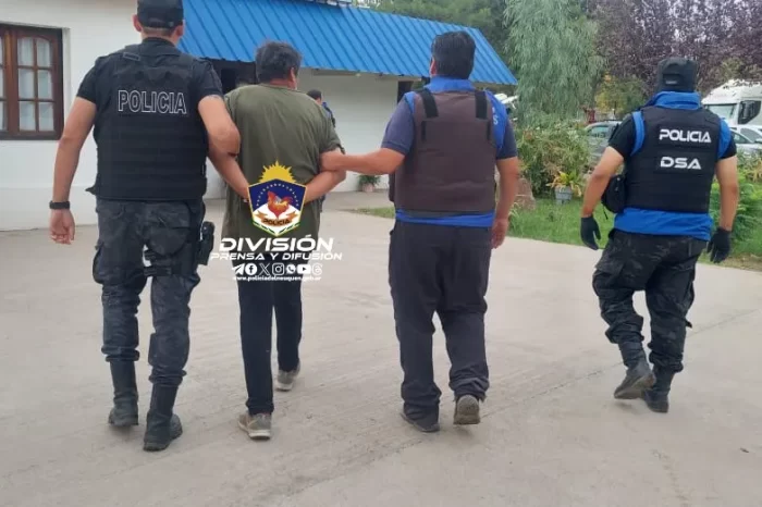 San Patricio del Chañar: recuperan automóvil robado, demoran a dos individuos, secuestran armas de fuego, 21 celulares, dinero extranjero falso y pesos falsos