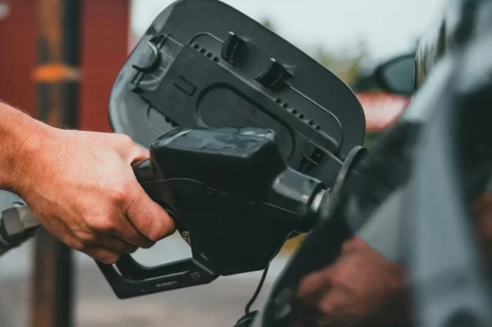 Los precios de los combustibles suben 4,6%: acumulan un alza de 107% desde la asunción de Milei