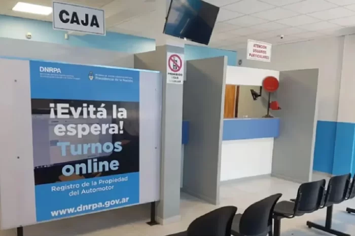 El gobierno volvió a aumentar el costo de los trámites para comprar o transferir un auto