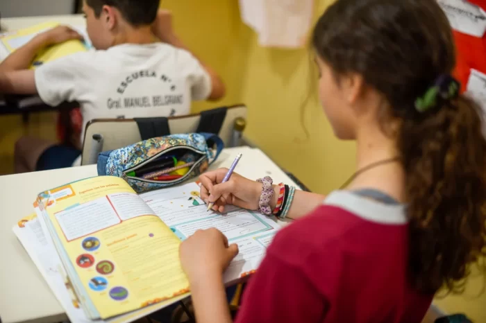 Más de 350 mil familias inscriptas a los vouchers para pagar los colegios privados