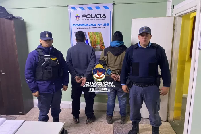 Video: Dos sujetos fueron demorados por personal de Comisaría 28º, tras de ser sorprendidos con elementos sustraídos de una obra en construcción.