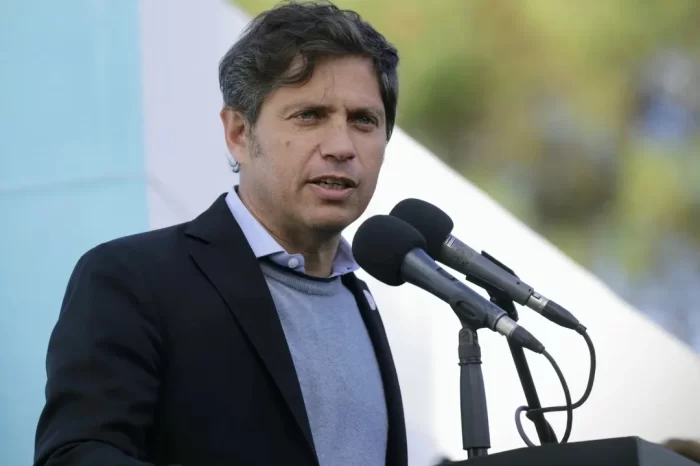 Kicillof, recargado contra Milei: "Anda de gira por el mundo y no se hace responsable de nada"