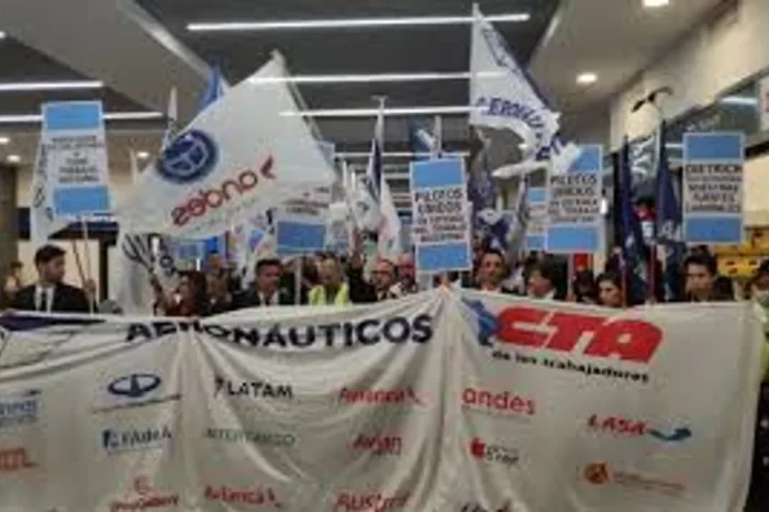 Los gremios aeronáuticos adelantaron que "escracharán" a los senadores que voten la Ley Bases