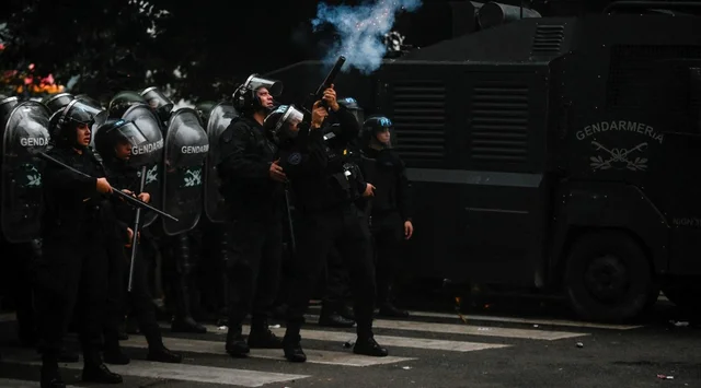 El Gobierno advirtió que la protesta en el Congreso fue un intento de "golpe de Estado" y felicitó a las Fuerzas de Seguridad