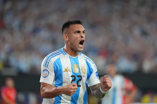 Sin Messi ni Scaloni, una Selección alternativa se enfrenta a Perú: hora, formaciones y TV