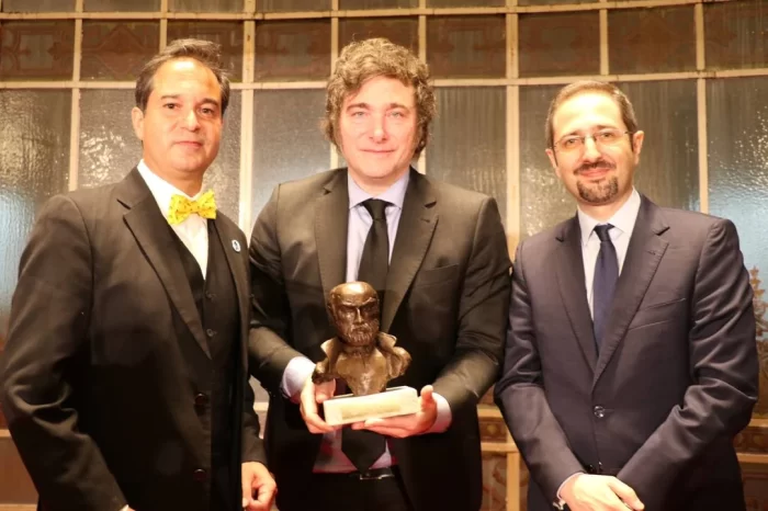 Milei: "El jefe de Gabinete que fue eyectado era amigo mío hacía 18 años"