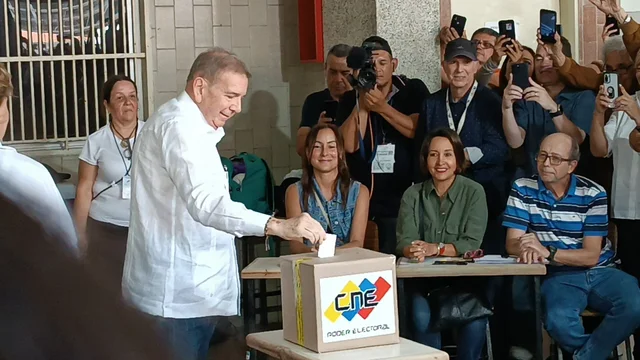 La oposición denunció irregularidades en el conteo y reclama a Maduro la difusión de resultados