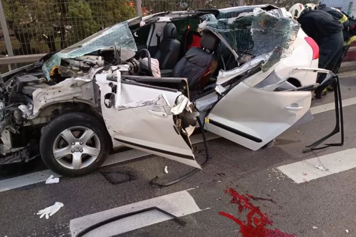 Choque fatal en autopista 25 de Mayo: murió el conductor del auto