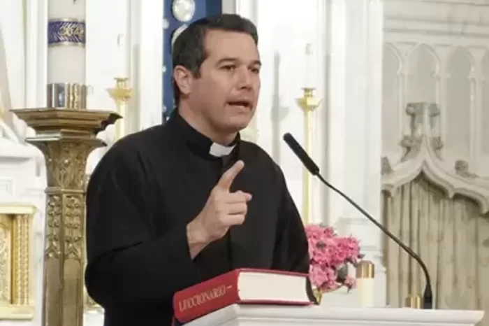 Expulsaron al sacerdote que organizó la reunión de legisladores con represores en Ezeiza