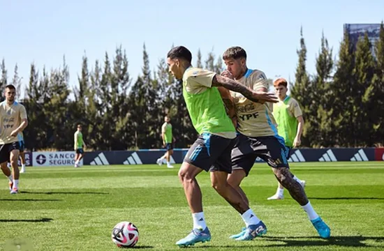 La Selección argentina llegó a Colombia: el 11 titular que podría parar Scaloni